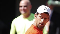 Andre Agassi a Novak Djokovi pi tréninku na French Open.