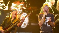 Deep Purple, Praha, O2 Arena, 22. kvtna 2017 (Roger Glover, Ian Gillan)