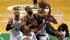 NBA: Basketbalisté Clevelandu uštědřili Bostonu historický debakl
