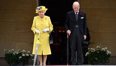 Manžela britské královny Alžběty II. převezli do nemocnice