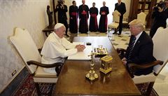 Pape Frantiek bhem setkání s Donaldem Trumpem