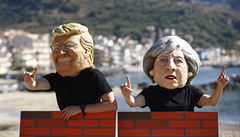 Demonstrace pi summitu G7 v Giardini Naxos - Donald Trump, Theresa Mayová a...