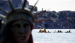 Demonstrace pi summitu G7 v Giardini Naxos - Greenpeace aktivisté