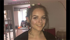 Teenagerka, jej matka volala do BBC, je jednou z 22 obt manchesterskho teroru