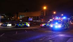 Policie a záchranái v Manchesteru.