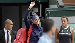 Petra Kvitová zdraví fanou�ky na centrálním dvorci Phillipa Chatriera.