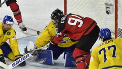 Ryan O'Reilly operuje ped Lundqvistem, z eho vzeel vyrovnávací gól Kanady.