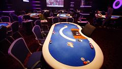 V kasinu se nachází zhruba dvacítka pokerových stol.