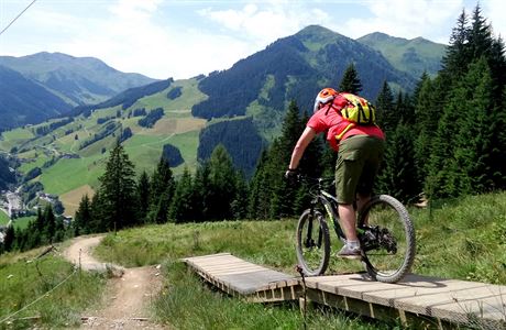 Delí variantu výletu z vrcholu Kohlmasikopf pedstavuje tzv. Wurzel Trail,...