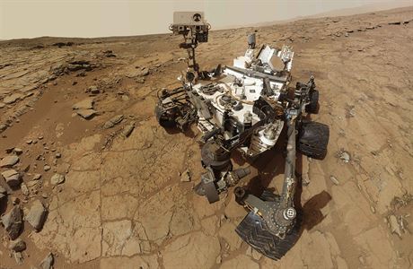 Americk sonda Curiosity m za sebou na Marsu dal spnou operaci. (rok 2013)