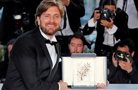 Zlatou palmu z Cannes si odnesla komedie The Square.