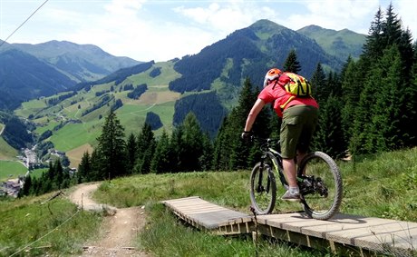 Delí variantu výletu z vrcholu Kohlmasikopf pedstavuje tzv. Wurzel Trail,...