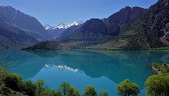 Jezero Iskanderkul leí v nadmoské výce 2195 metr nad moem a dosahuje...