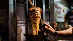 Veterináři našli 300 kg špatně přepravovaného kebabu. Do Krumlova ho vezl Tunisan v německém autě