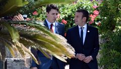 Kanadský premiér Justin Trudeau a francouzský prezident Emmanuel Macron se na...