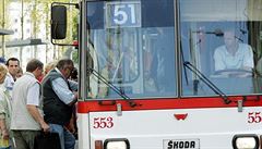 Ústecký dopravní podnik má k dispozici 77 trolejbus.