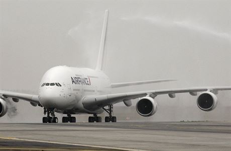 Airbus A380 v dresu Air France.