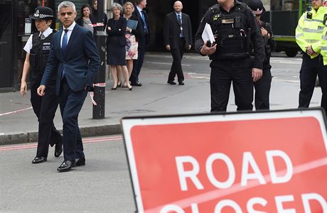 Starosta Londýna Sadiq Khan navtívil London Bridge a Borough Market.