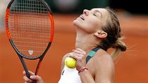 Rumunka Simona Halepová slaví postup do finále French Open přes Češku Karolínu...