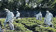 Korean War Veterans Memorial tvoí mírn nadivotní postavy voják, vypadají...