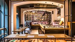 Interiér pejle navrhoval ateliér Coll Coll, který vsadil na jednoduchý design...