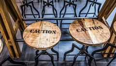 Interiér pejle navrhoval ateliér Coll Coll, který vsadil na jednoduchý design...