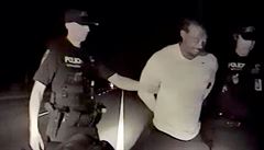 Tiger Woods pi zatýkání policií.