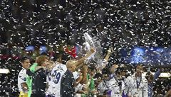 Fotbalisté Realu Madrid slaví vítzství v Lize mistr.