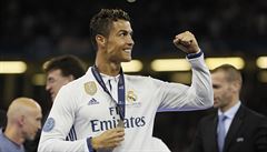 Fotbalista Realu Madrid Cristiano Ronaldo slaví vítzství v Lize mistr.