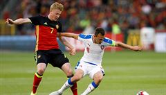 Pátelský duel Belgie vs. esko:  De Bruyne a Darida v souboji o mí.