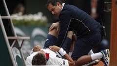 panl Pablo Carreno Busta bhem zdravotní pestávky ve tvrtfinále French Open...