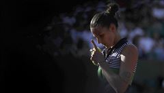 Karolína Plíková v semifinále French Open proti Simon Halepové.
