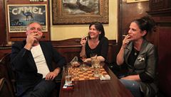 Bar Poslední le� na Jakubském nám�stí p�ed zákazem kou�ení