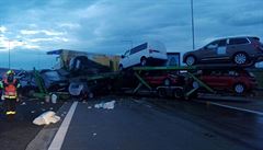 Nehoda tí nákladních aut.