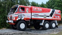 Jeden z prvních dakarských speciál, Tatra 815 6x6 VE Ostrý-II, se do...