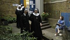 Benediktinské sestry z Tyburn Convent odvolily ji ráno.