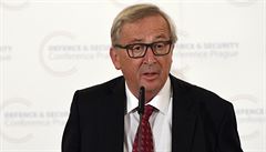 Juncker mimo jiné uvedl, e mkká síla EU u pi obranných úkolech nestaí.