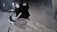Německý student Benno Ohnesorg v červnu 1967 krátce po zásahu, který mu byl...