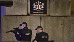 Policisté u London Bridge.