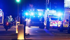 Policisté poblí� London Bridge.