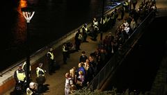 Evakuovaní lidé v centru Londýna.