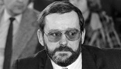 Překladatel Jaroslav Kořán (na snímku z 1. února 1990) zemřel dnes ráno ve věku...