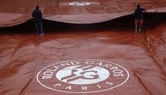 Sobotn program Roland Garros zruil d隝, Plkov nastoup a v nedli