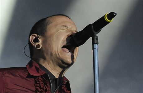 Hlavn zpvk americk skupiny Linkin Park Chester Bennington 11. ervna v...