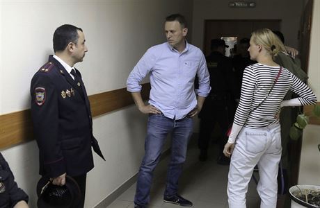 Rusk opozin vdce Alexej Navalnyj (uprosted) a jeho manelka Julia ped...