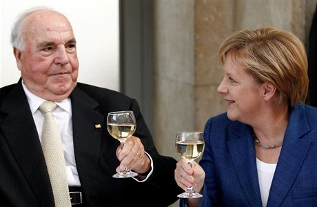 Helmut Kohl a Angela Merkelov.