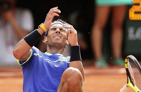 Rafael Nadal pad navou k zemi. Destm titulem z French Open se zapsal do...
