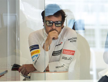 Zklamaný pilot McLarenu Fernando Alonso.