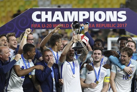 Anglití fotbalisté se radují z premiérového titulu mistr svta na MS do 20...