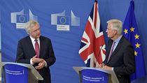 Vyjednava brexitu za EU Michael Barnier vt britskho vyjednavae Davida...